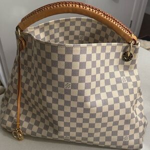 On Hold! Louis Vuitton Bag